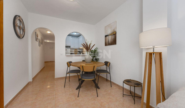 Odsprzedaż - Mieszkanie w bloku - Torrevieja - Centro