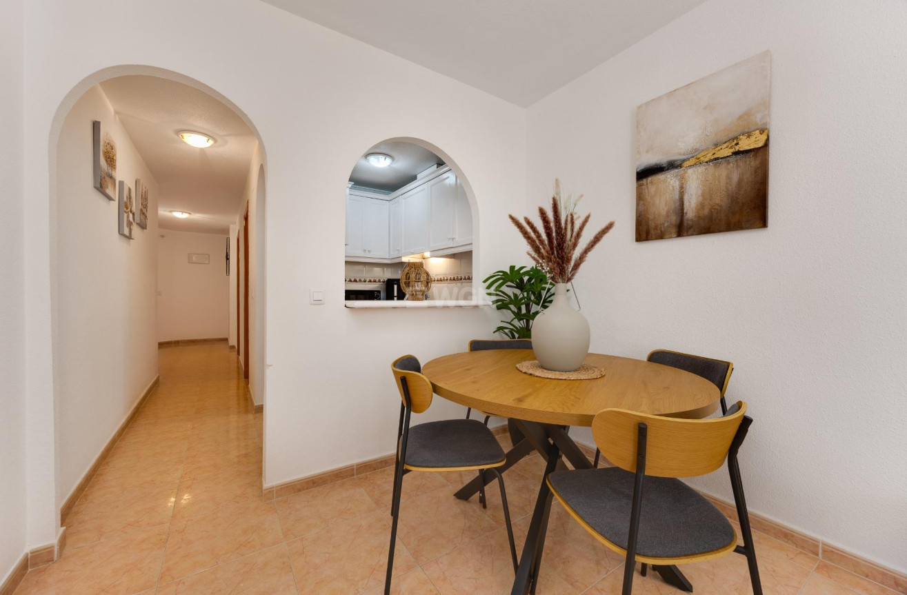Odsprzedaż - Mieszkanie w bloku - Torrevieja - Centro