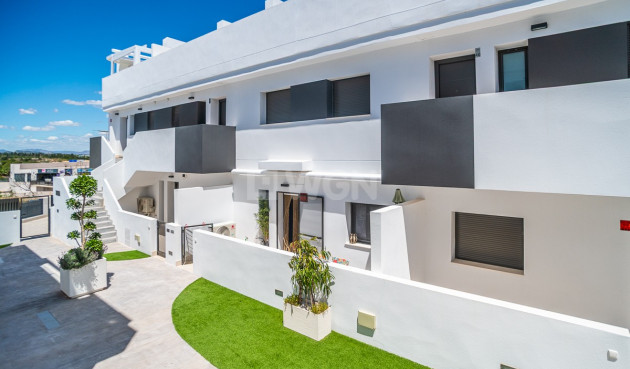 Odsprzedaż - Mieszkanie w bloku - Torrevieja - Costa Blanca