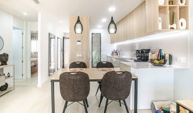 Odsprzedaż - Mieszkanie w bloku - Torrevieja - Costa Blanca