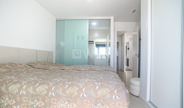 Odsprzedaż - Mieszkanie w bloku - Torrevieja - Costa Blanca