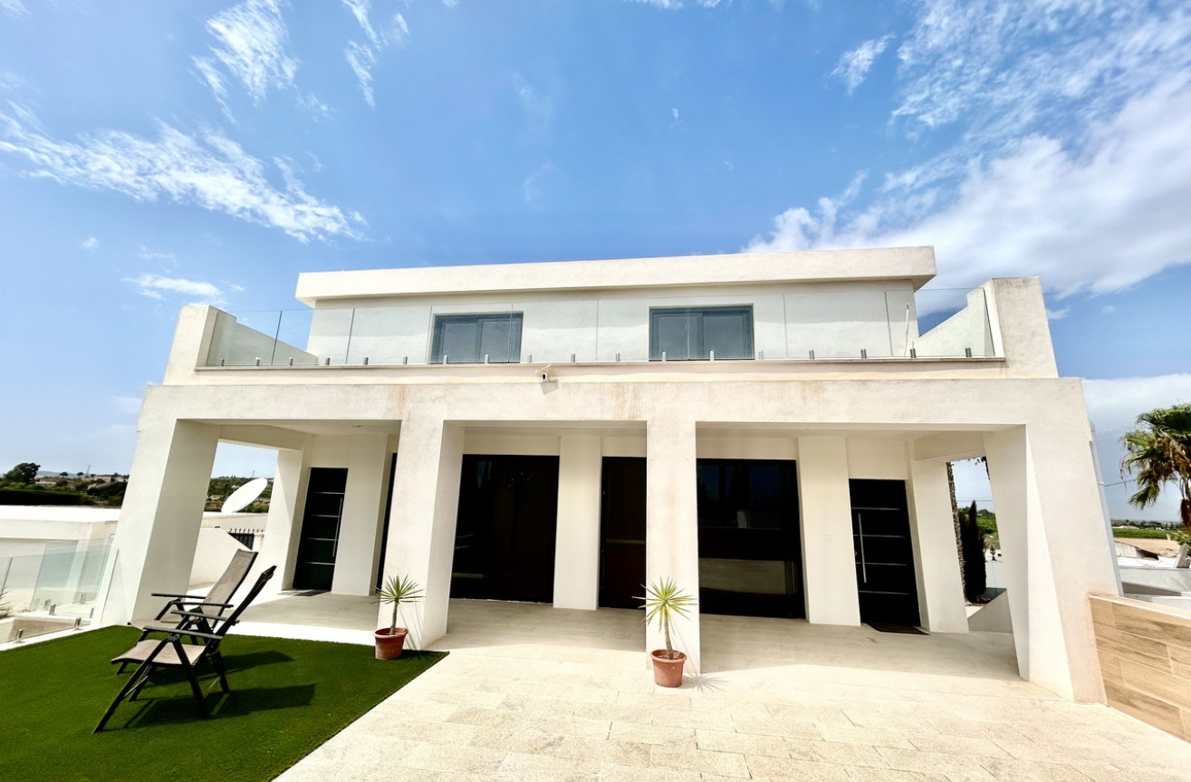 Odsprzedaż - Villa - Los Montesinos - Costa Blanca
