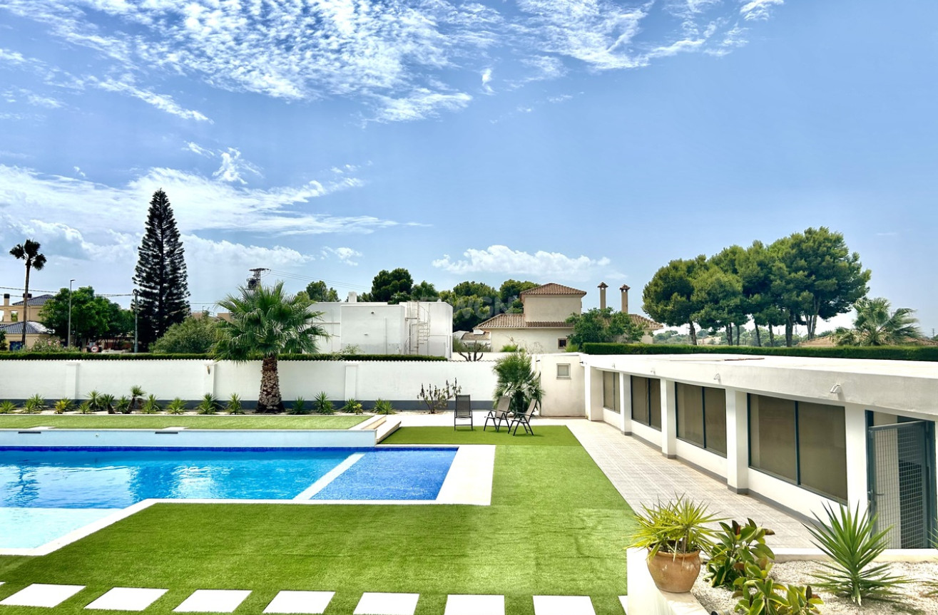 Odsprzedaż - Villa - Los Montesinos - Costa Blanca