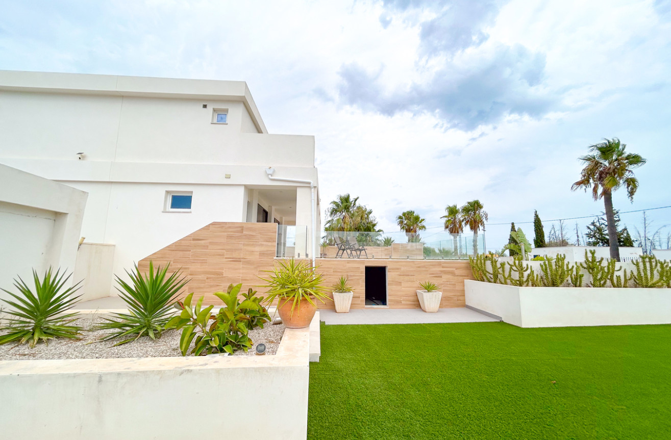 Odsprzedaż - Villa - Los Montesinos - Costa Blanca
