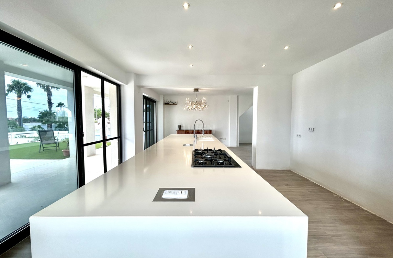 Odsprzedaż - Villa - Los Montesinos - Costa Blanca