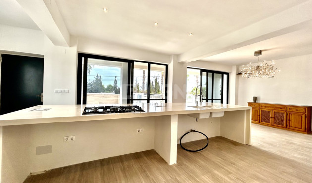 Odsprzedaż - Villa - Los Montesinos - Costa Blanca