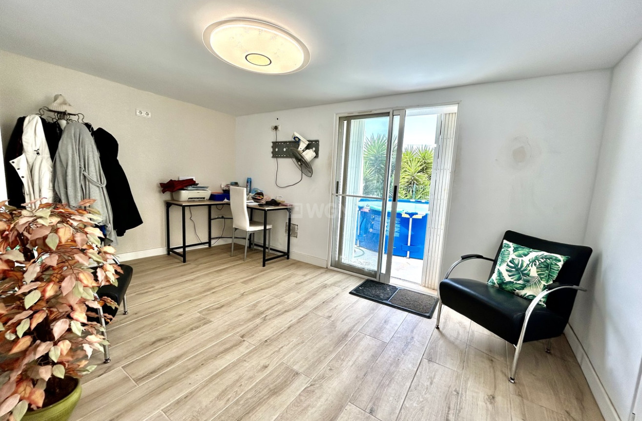 Odsprzedaż - Villa - Los Montesinos - Costa Blanca