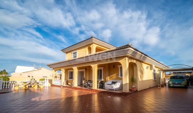 Odsprzedaż - Villa - Torrevieja - Costa Blanca