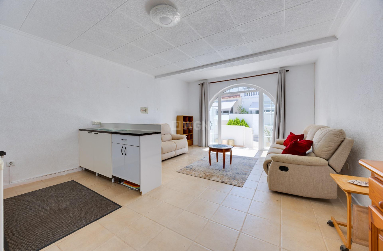 Odsprzedaż - Kamienica - Torrevieja - La Siesta - El Salado - Torreta