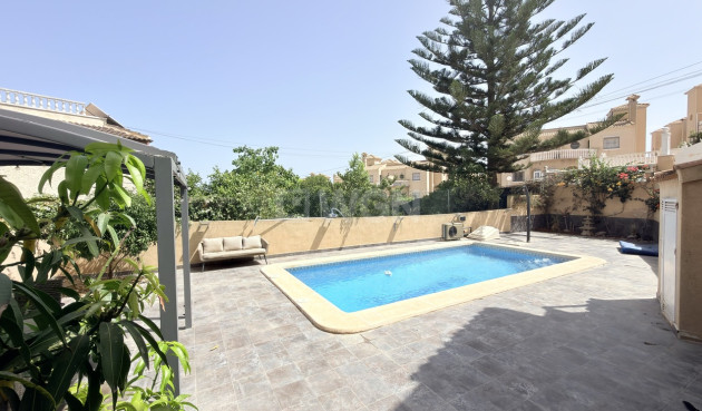 Odsprzedaż - Villa - Orihuela Costa - Costa Blanca