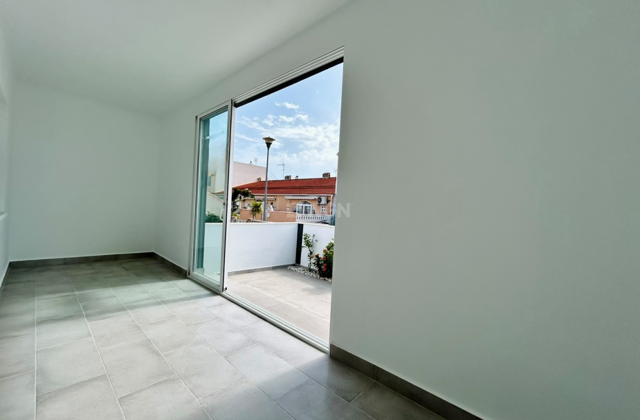 Odsprzedaż - Bungalow - La Siesta - Costa Blanca