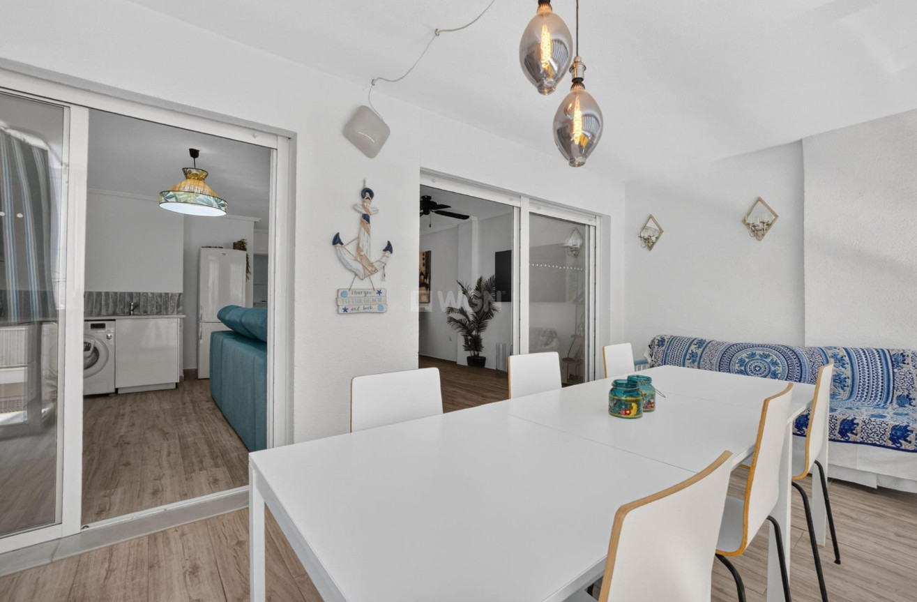 Odsprzedaż - Mieszkanie w bloku - Torrevieja - Playa del Cura