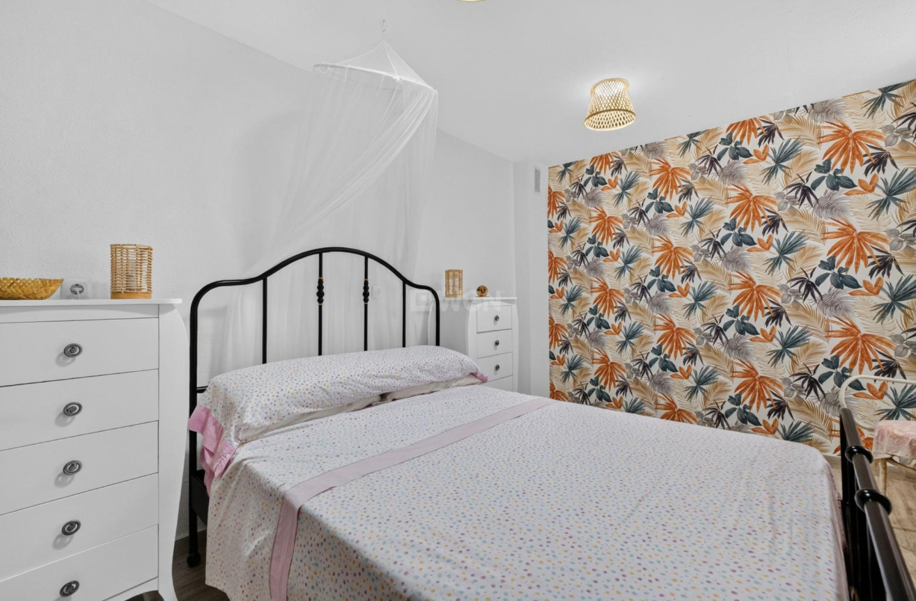 Odsprzedaż - Mieszkanie w bloku - Torrevieja - Playa del Cura