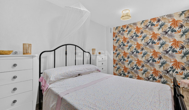 Odsprzedaż - Mieszkanie w bloku - Torrevieja - Playa del Cura
