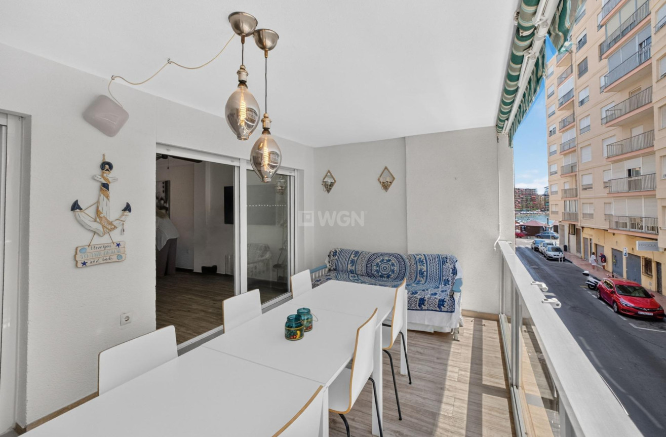 Odsprzedaż - Mieszkanie w bloku - Torrevieja - Playa del Cura