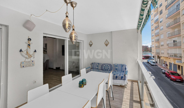 Odsprzedaż - Mieszkanie w bloku - Torrevieja - Playa del Cura