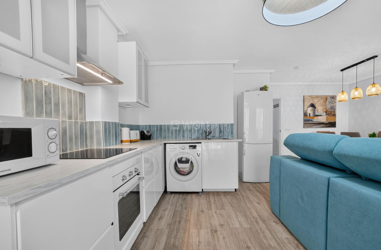 Odsprzedaż - Mieszkanie w bloku - Torrevieja - Playa del Cura