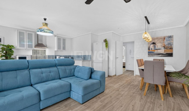 Odsprzedaż - Mieszkanie w bloku - Torrevieja - Playa del Cura