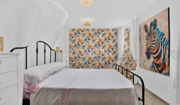 Odsprzedaż - Mieszkanie w bloku - Torrevieja - Playa del Cura
