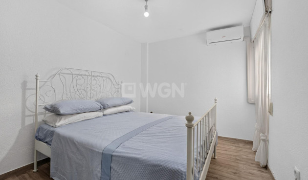 Odsprzedaż - Mieszkanie w bloku - Torrevieja - Playa del Cura
