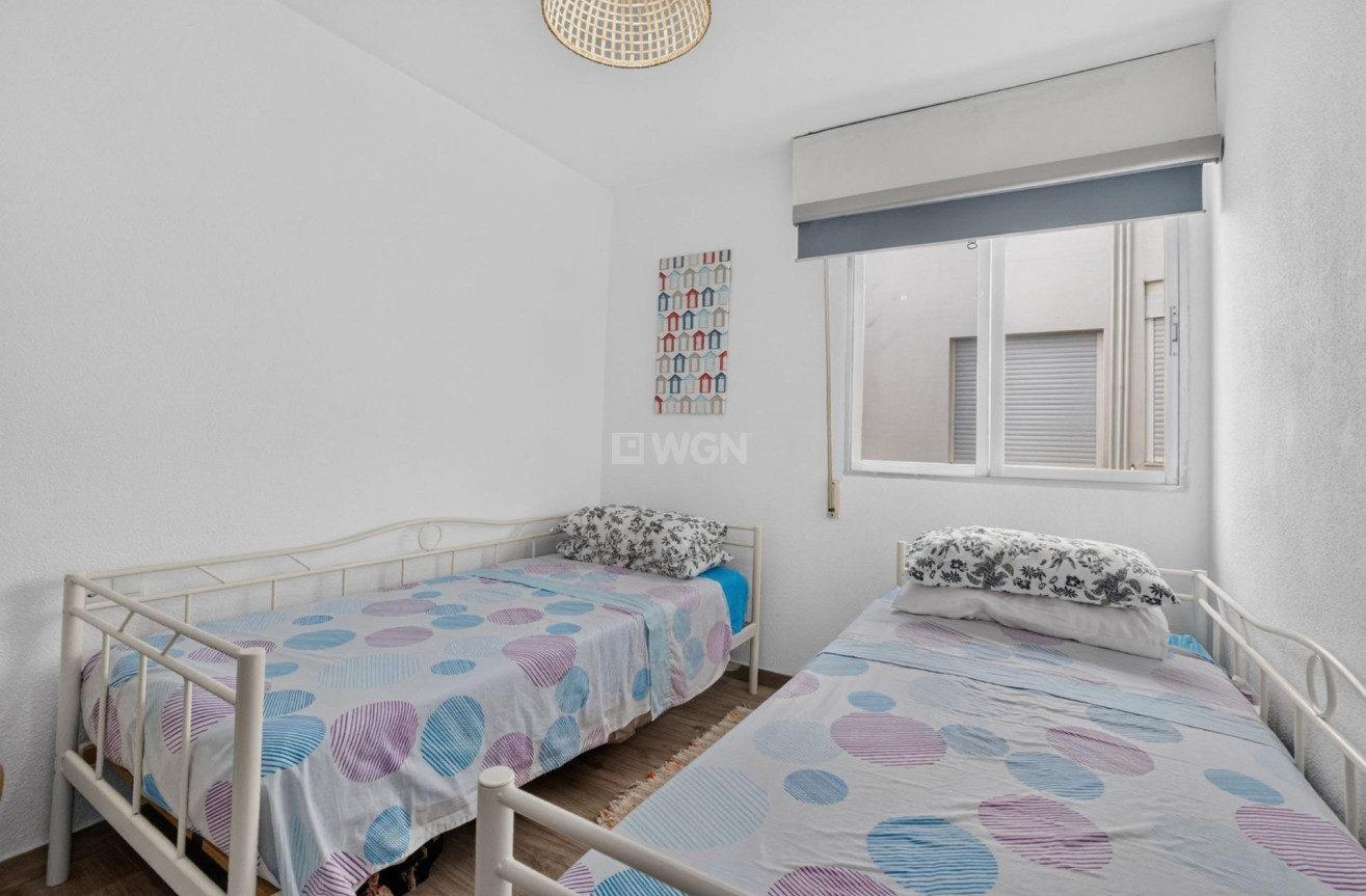 Odsprzedaż - Mieszkanie w bloku - Torrevieja - Playa del Cura