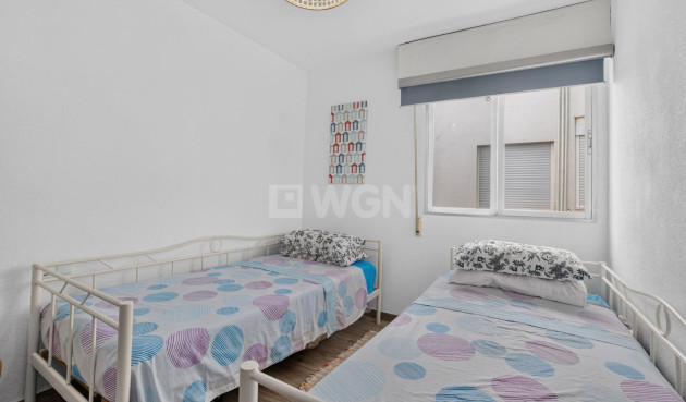 Odsprzedaż - Mieszkanie w bloku - Torrevieja - Playa del Cura