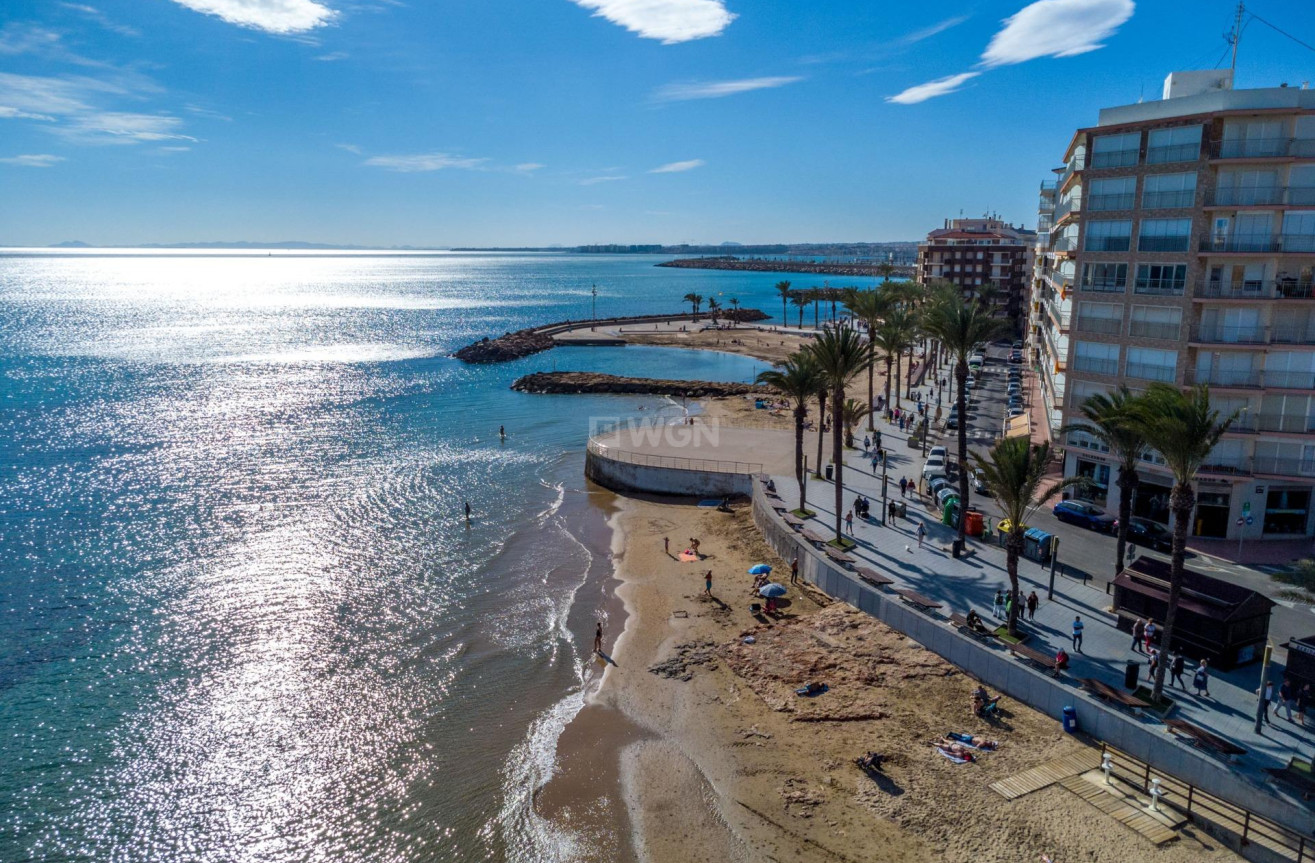 Odsprzedaż - Mieszkanie w bloku - Torrevieja - Playa del Cura