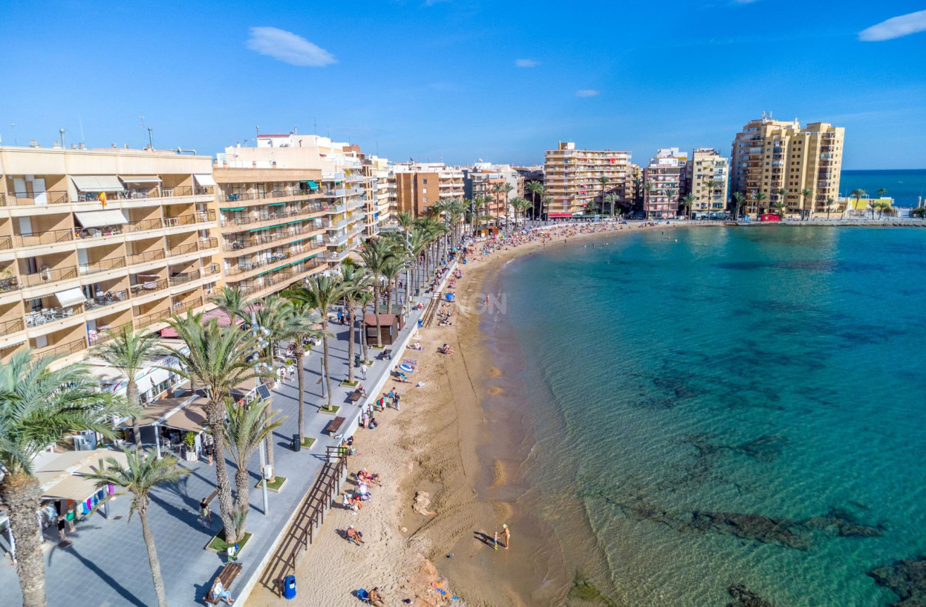 Odsprzedaż - Mieszkanie w bloku - Torrevieja - Playa del Cura