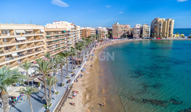 Odsprzedaż - Mieszkanie w bloku - Torrevieja - Playa del Cura
