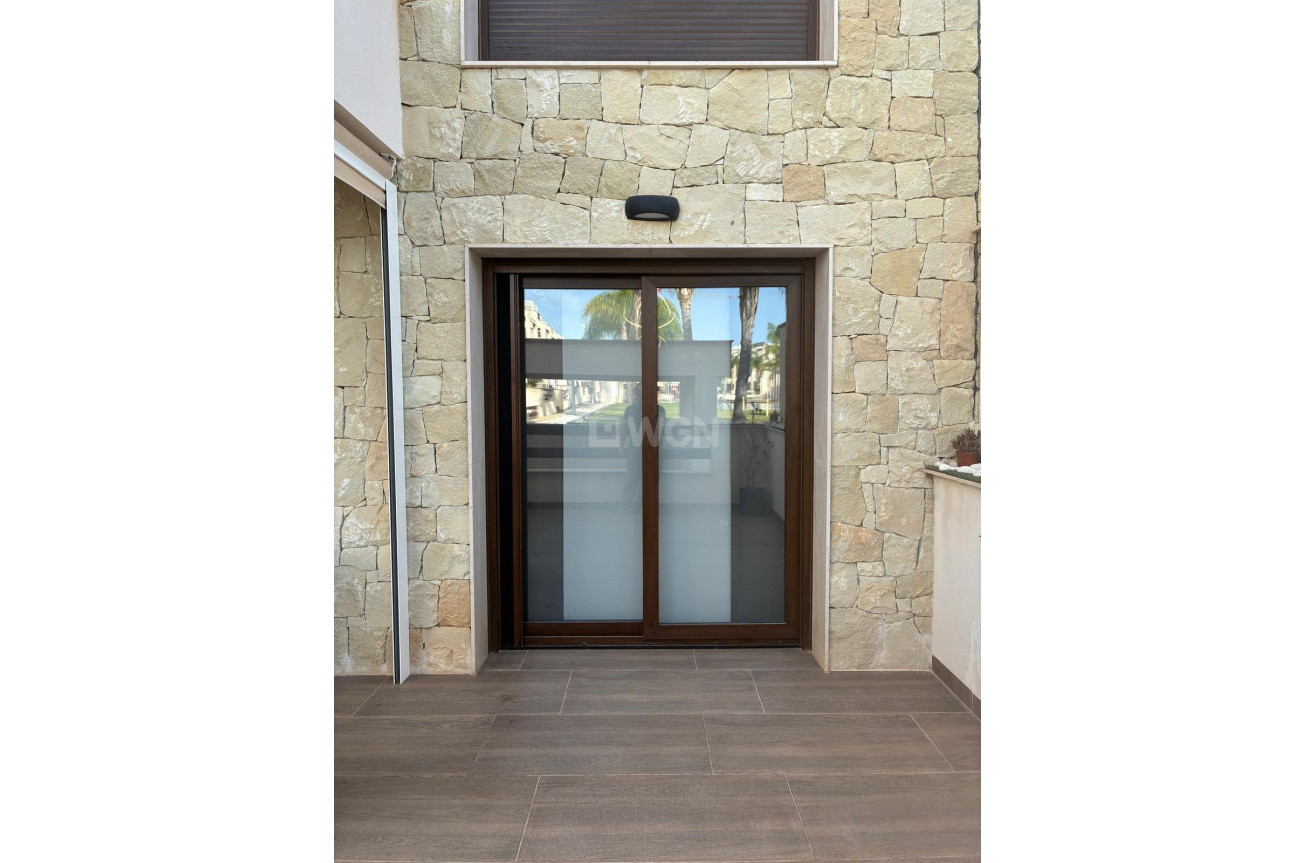 Odsprzedaż - Mieszkanie w bloku - Torrevieja - Los Balcones