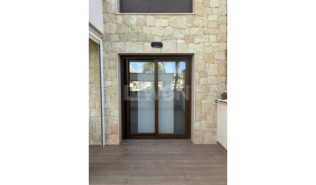 Odsprzedaż - Mieszkanie w bloku - Torrevieja - Los Balcones