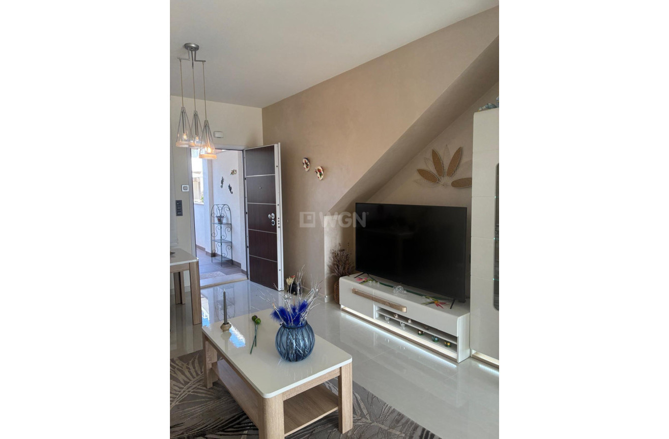 Odsprzedaż - Mieszkanie w bloku - Torrevieja - Los Balcones