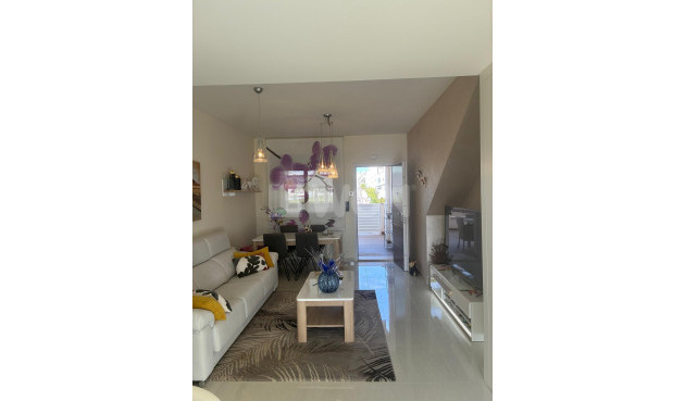 Odsprzedaż - Mieszkanie w bloku - Torrevieja - Los Balcones