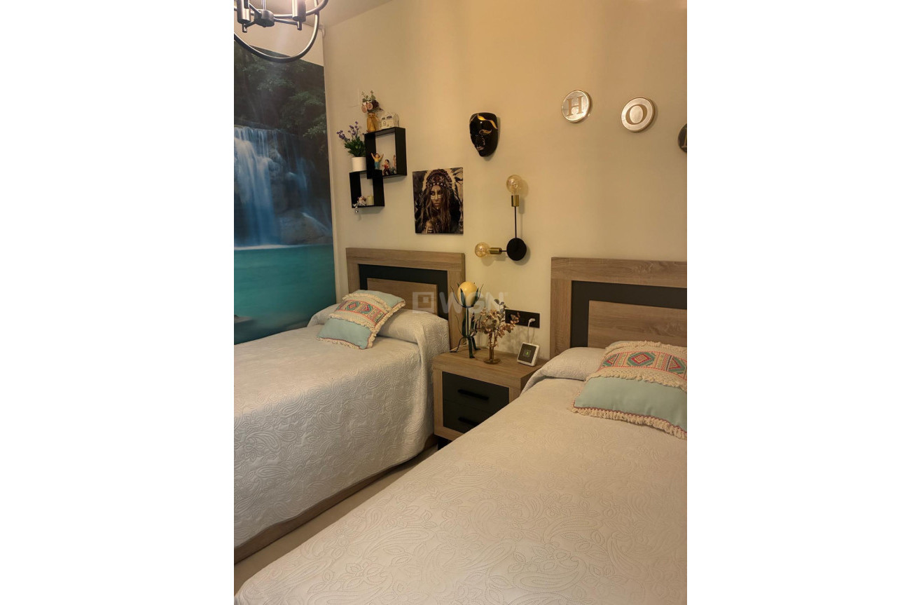 Odsprzedaż - Mieszkanie w bloku - Torrevieja - Los Balcones