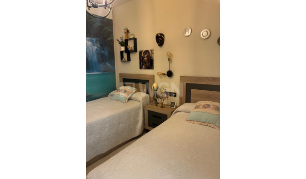Odsprzedaż - Mieszkanie w bloku - Torrevieja - Los Balcones