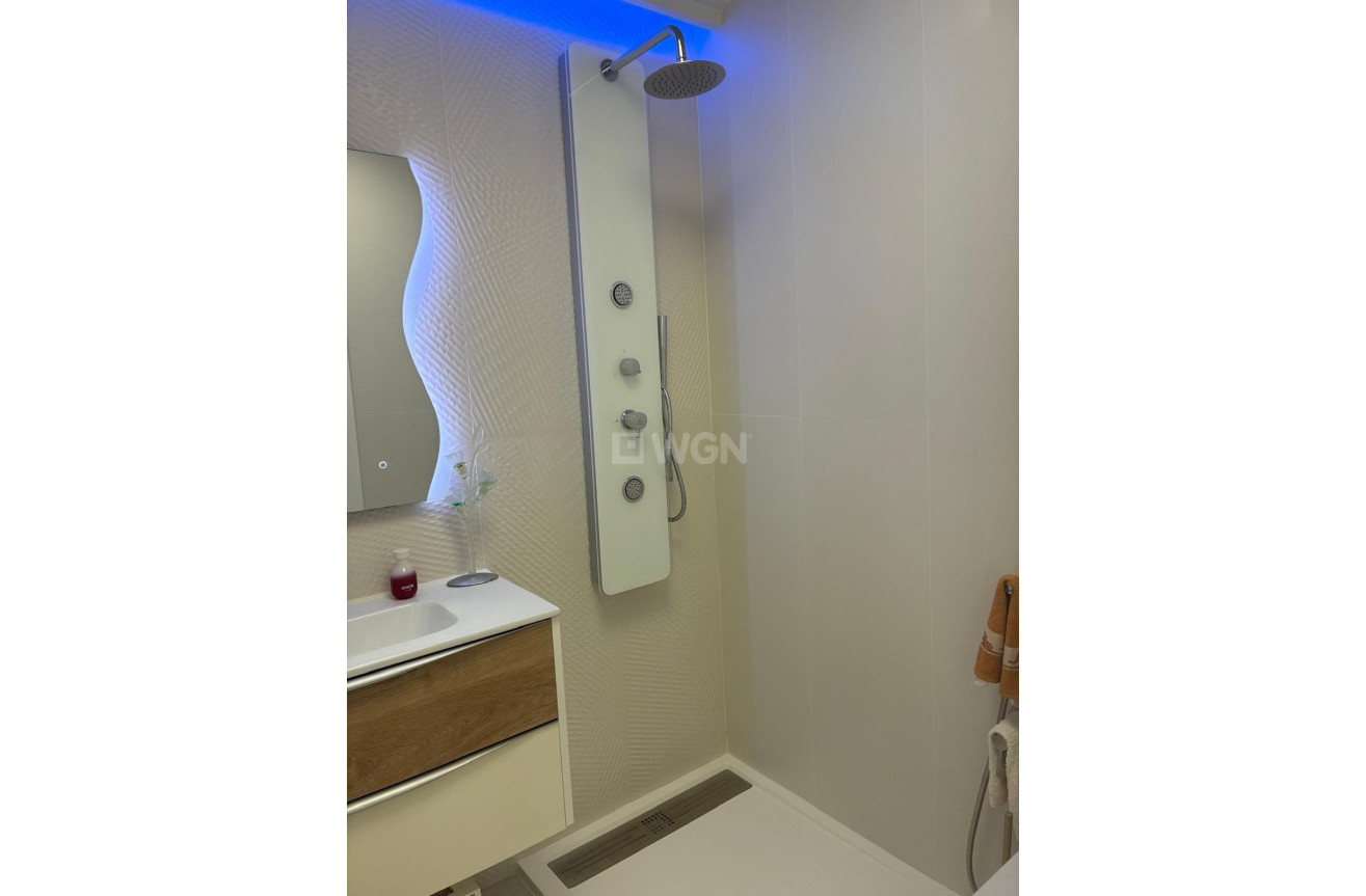 Odsprzedaż - Mieszkanie w bloku - Torrevieja - Los Balcones