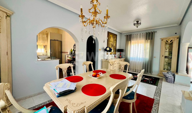 Odsprzedaż - Villa - Orihuela - Inland