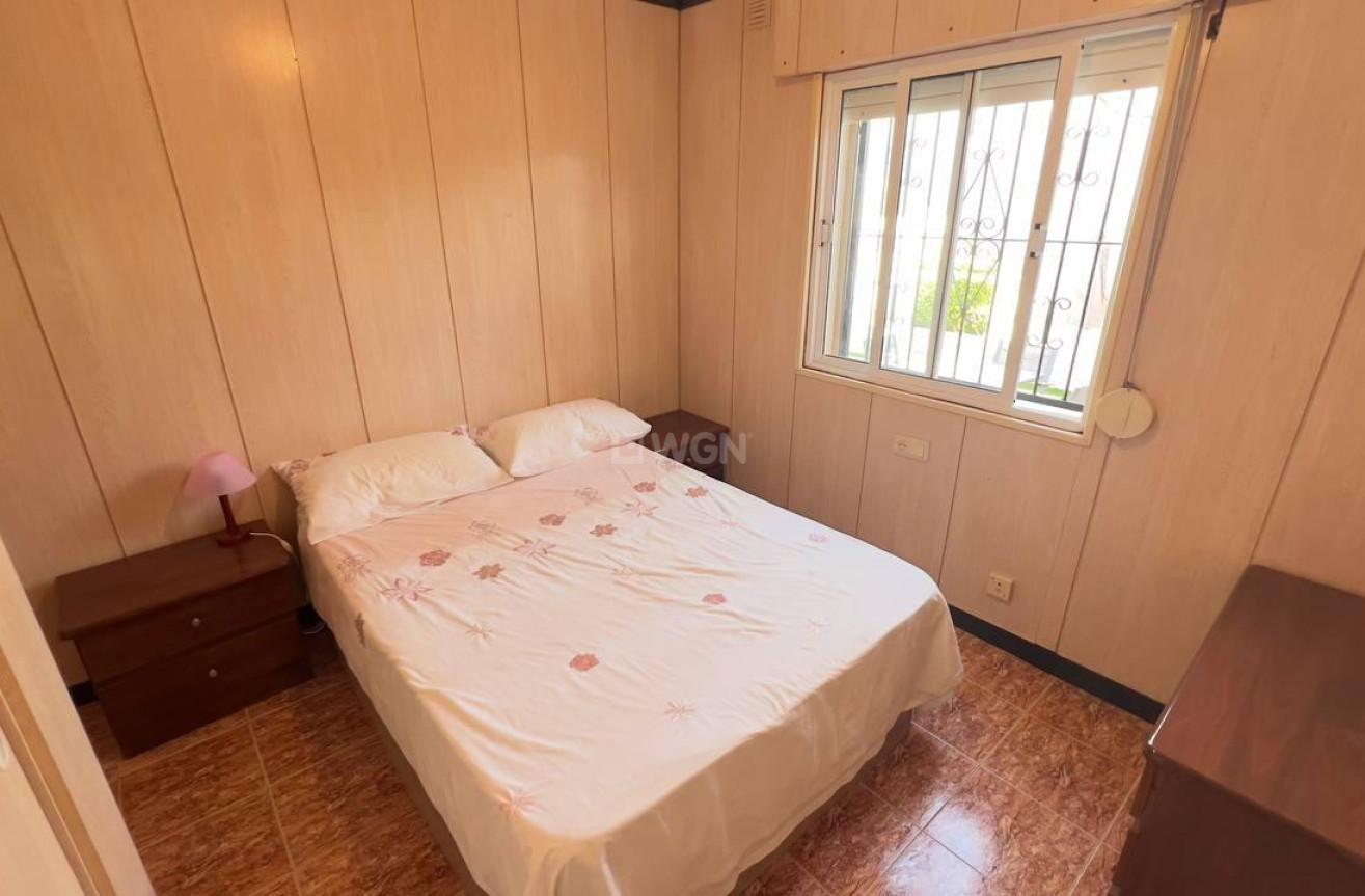 Odsprzedaż - Bungalow - Torrevieja - Los Balcones