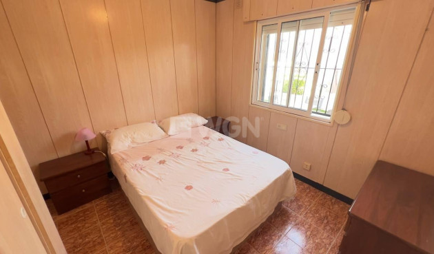 Odsprzedaż - Bungalow - Torrevieja - Los Balcones