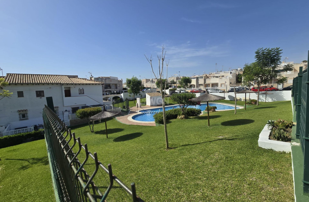 Odsprzedaż - Bungalow - Torrevieja - Los Balcones