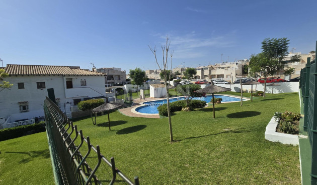 Odsprzedaż - Bungalow - Torrevieja - Los Balcones