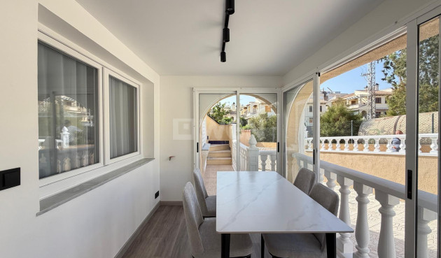 Odsprzedaż - Kamienica - Torrevieja - Miramar - Torre Del Moro