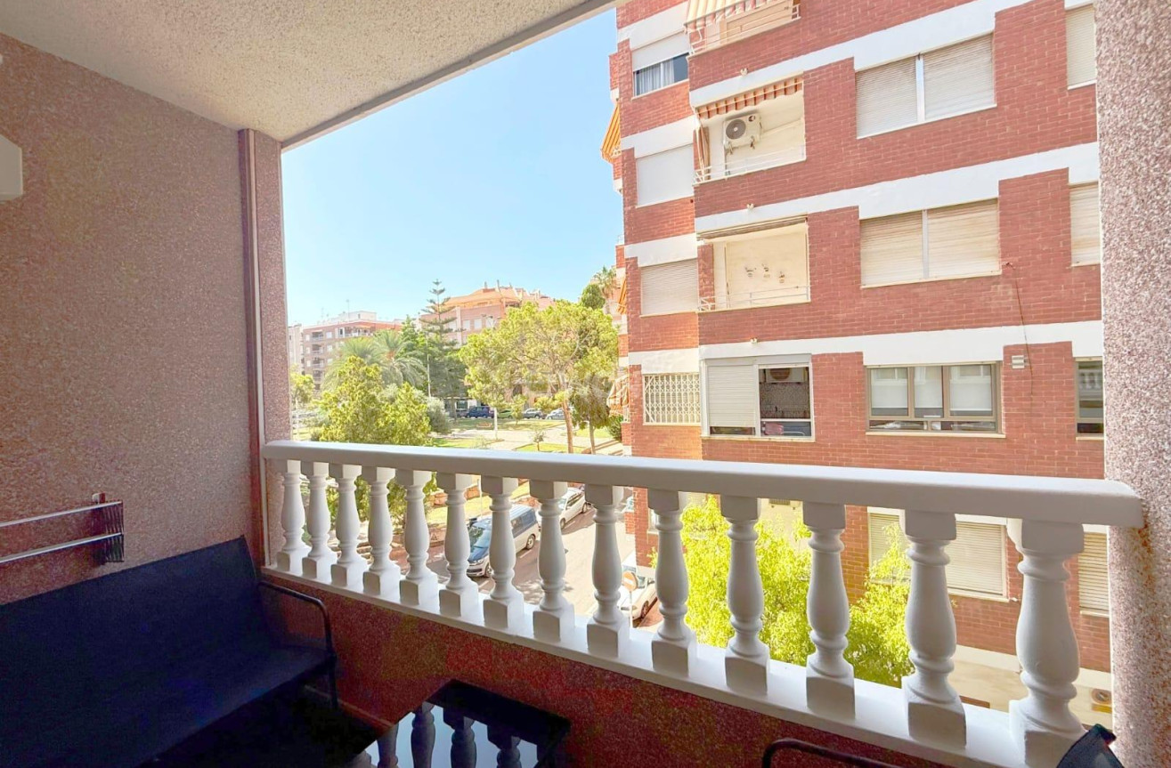 Odsprzedaż - Mieszkanie w bloku - Torrevieja - Playa del Cura