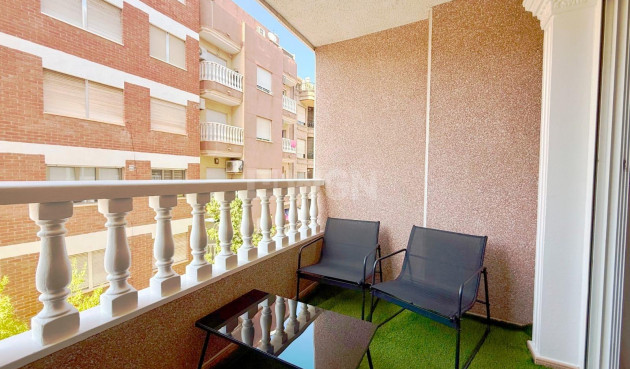 Odsprzedaż - Mieszkanie w bloku - Torrevieja - Playa del Cura