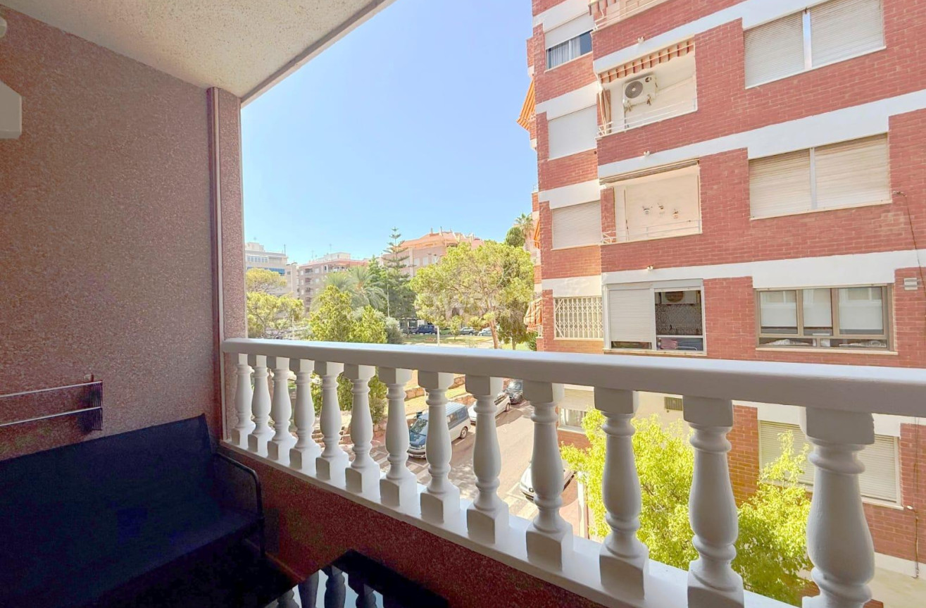 Odsprzedaż - Mieszkanie w bloku - Torrevieja - Playa del Cura