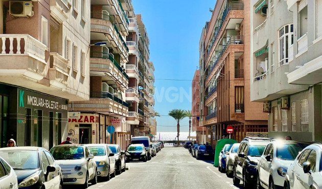 Odsprzedaż - Mieszkanie w bloku - Torrevieja - Playa del Cura