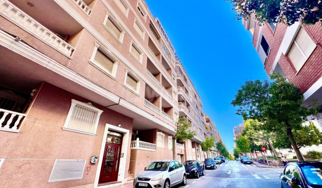 Odsprzedaż - Mieszkanie w bloku - Torrevieja - Playa del Cura