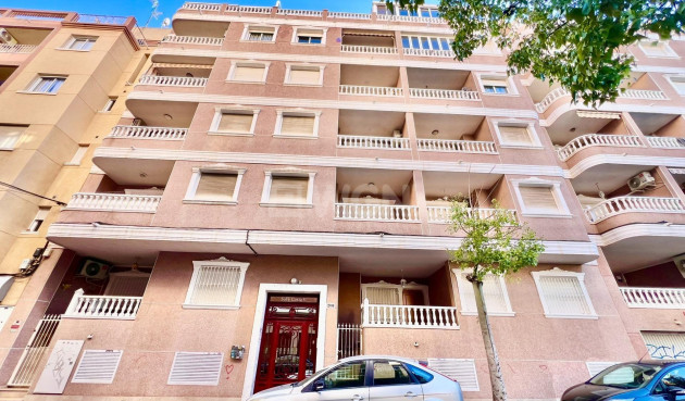 Odsprzedaż - Mieszkanie w bloku - Torrevieja - Playa del Cura